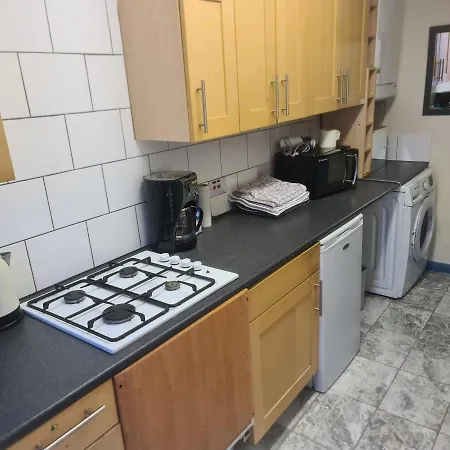 2 Bedroom W/Shower Flat, All To You, Not Shared Brentford Exterior photo