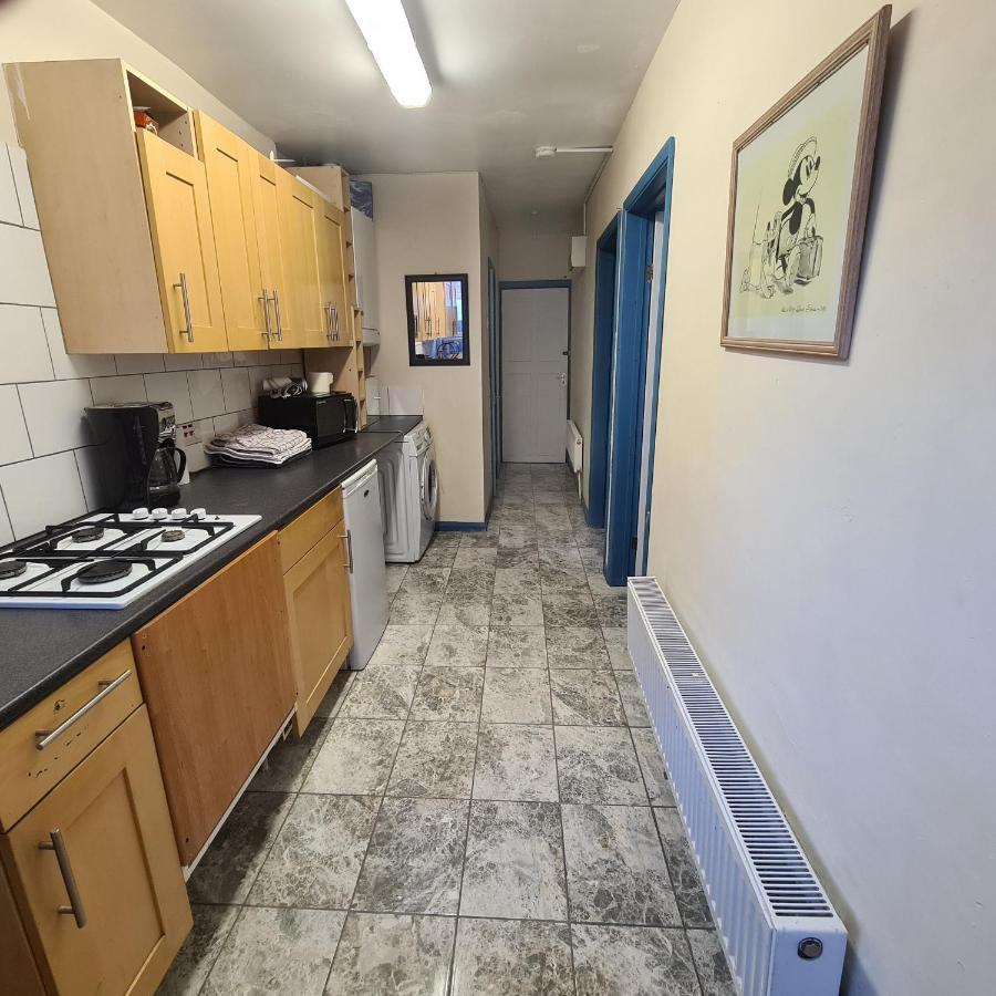 2 Bedroom W/shower Flat, To You, Not Shared Appartement